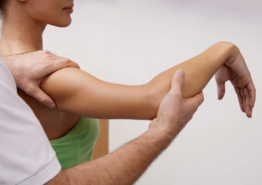 To accurately diagnose arthrosis of the shoulder joint, the doctor will carry out a series of necessary tests. 