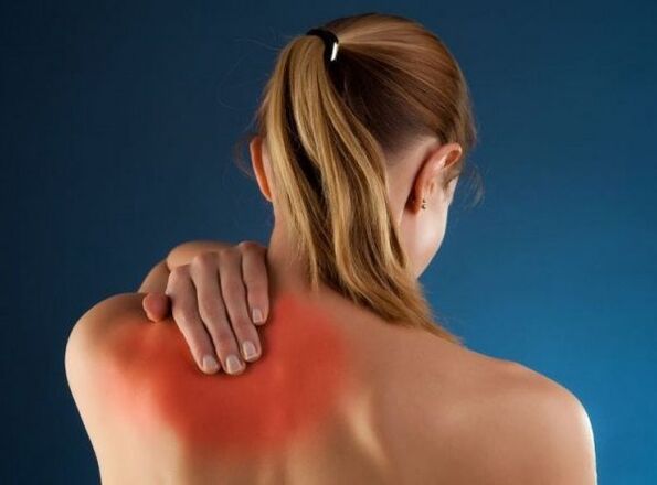 back pain in the shoulder blade area photo 1